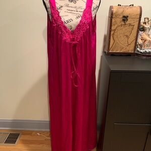 Vintage Vanity Fair Pink lace trim nightgown size Large